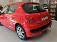 Usado Peugeot 207 Premium 90 CV (66 kW) 2007 Rojo Berlina
