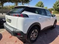 Usado Peugeot 2008 Active 110 CV (80 kW) 2022 Blanco SUV