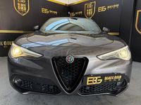 Usado Alfa Romeo Stelvio Veloce 210 CV (154 kW) 2022 Gris / plata SUV