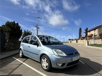 Usado Ford Fiesta Ghia 80 CV (58 kW) 2005 Azul Utilitario