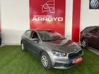 Usado Skoda Fabia Essence 80 CV (58 kW) 2023 Gris / plata Utilitario