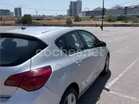 Usado Opel Astra Selective 110 CV (80 kW) 2012 Gris / plata Berlina