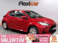 Usado Toyota Yaris Hybrid Active 116 CV (85 kW) 2023 Rojo Berlina