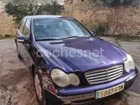 Usado Mercedes C220 Avantgarde 143 CV (105 kW) 2002 Violeta / lila Berlina