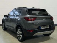 Usado Kia Stonic 100 CV (73 kW) 2024 Gris SUV
