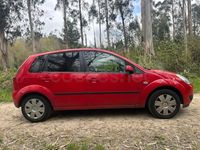 Usado Ford Fiesta 68 CV (50 kW) 2005 Rojo Utilitario
