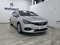 Usado Opel Astra Selective 105 CV (77 kW) 2020 Burdeos Utilitario
