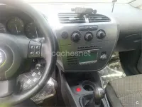 Usado Seat Leon Reference 105 CV (77 kW) 2008 Negro Utilitario