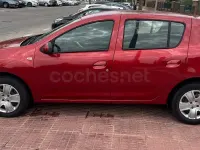 Używany Dacia Sandero Lauréate 90 KM (66 kW) 2013 Czerwony Sedan/Limuzyna