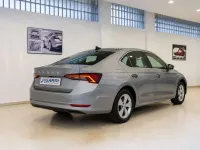 Usado Skoda Octavia Ambition 150 CV (110 kW) 2022 Gris Utilitario