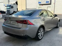 Usado Lexus IS300h Executive Line 223 CV (164 kW) 2017 Gris / plata Berlina