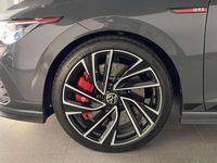 Usado VW Golf VIII GTI 300 CV (220 kW) 2022 Gris Utilitario
