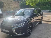 Usado Mitsubishi Outlander P-HEV 203 CV (149 kW) 2017 Negro SUV