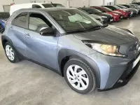 Usado Toyota Aygo X Play 72 CV (52 kW) 2024 Gris / plata SUV
