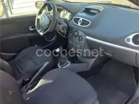 Usado Renault Clio II Rip Curl 70 CV (51 kW) 2007 Rojo Berlina