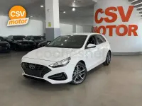 Usado Hyundai i30 120 CV (88 kW) 2023 Blanco Berlina