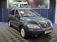 Usado Ssangyong (KGM) Rodius 165 CV (121 kW) 2010 Gris / plata Monovolumen