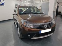 Usado Dacia Sandero Stepway 85 CV (62 kW) 2012 Marrón Berlina