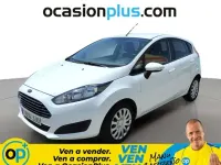 Usado Ford Fiesta Trend 101 CV (74 kW) 2015 Blanco Utilitario