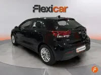 Usado Kia Rio 120 CV (88 kW) 2019 Negro Berlina