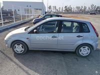 Usado Ford Fiesta Trend 80 CV (58 kW) 2003 Gris / plata Utilitario
