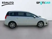 Usado Peugeot 5008 Allure 120 CV (88 kW) 2016 Blanco Monovolumen
