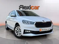 Usado Skoda Fabia Selection 116 CV (85 kW) 2025 Blanco Utilitario