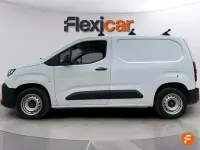 Usado Citroën Berlingo Feel 102 CV (75 kW) 2024 Blanco Monovolumen