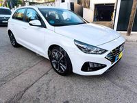 Usado Hyundai i30 110 CV (80 kW) 2022 Blanco Berlina