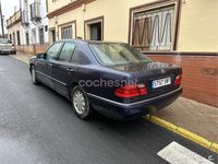 Usado Mercedes E300 Elegance 136 CV (100 kW) 1997 Azul Berlina