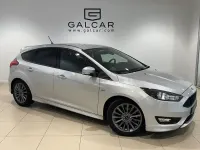 Usado Ford Focus 182 CV (133 kW) 2017 Gris / plata Berlina