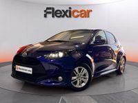 Usado Toyota Yaris Hybrid Active 116 CV (85 kW) 2021 Azul Berlina