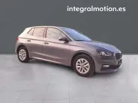 Usado Skoda Fabia Selection 95 CV (69 kW) 2025 Gris Utilitario