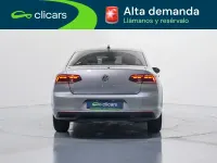 Usado VW Passat 120 CV (88 kW) 2020 Gris / plata Berlina