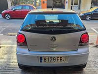 Usado VW Polo Advance 80 CV (58 kW) 2007 Gris Utilitario