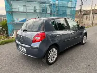 Usado Renault Clio II 100 CV (73 kW) 2010 Gris / plata Berlina