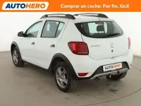 Usado Dacia Sandero Stepway 90 CV (66 kW) 2016 Blanco Berlina