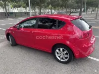 Usado Seat Leon Style 105 CV (77 kW) 2011 Rojo Utilitario