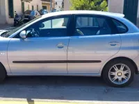 Usado Seat Ibiza 75 CV (55 kW) 2003 Gris Utilitario