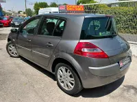 Usado Renault Mégane II Dynamique 105 CV (77 kW) 2008 Gris / plata Berlina