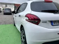 Usado Peugeot 208 Allure 82 CV (60 kW) 2017 Blanco Utilitario