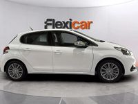 Usado Peugeot 208 Allure 82 CV (60 kW) 2016 Blanco Utilitario
