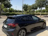 Usado Ford Focus ST-Line 125 CV (91 kW) 2022 Negro Berlina