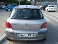 Usado Peugeot 307 90 CV (66 kW) 2004 Gris / plata Berlina