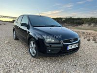 Usado Ford Focus Trend 109 CV (80 kW) 2005 Negro Berlina