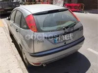 Usado Ford Focus Trend 100 CV (73 kW) 2003 Blanco Berlina