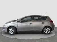 Usado Toyota Auris Active 132 CV (97 kW) 2014 Gris / plata Berlina
