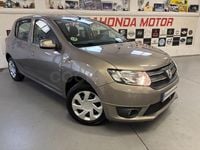 Usado Dacia Sandero Lauréate 90 CV (66 kW) 2015 Gris / plata Berlina
