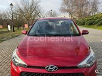 Usado Hyundai i20 84 CV (61 kW) 2017 Rojo Berlina
