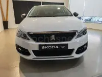 Usado Peugeot 308 Access 100 CV (73 kW) 2018 Blanco Berlina